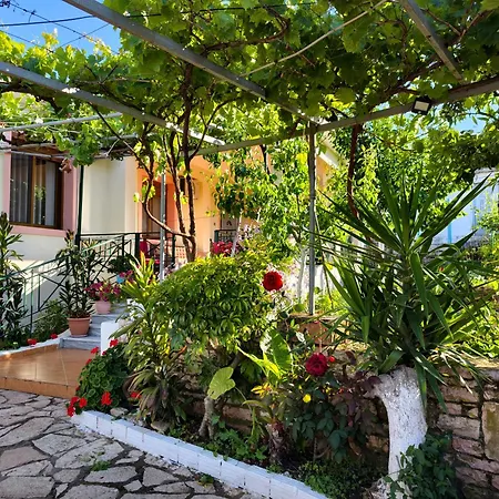 Shtepi Manuel * Sarandë